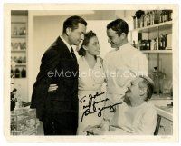 9r235 ROBERT YOUNG signed 8x10 still '40 with Day, Ayres & Barrymore in Dr. Kildare's Crisis!