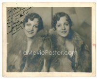 9r253 VIOLET HILTON signed deluxe 8x10 still '32 wearing fur with her conjoined twin sister Daisy!