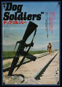 9y580 WHO'LL STOP THE RAIN Japanese '78 Nick Nolte & assault rifle on railroad, Dog Soldiers!