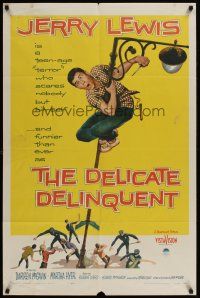 1a228 DELICATE DELINQUENT 1sh '57 wacky teen-age terror Jerry Lewis hanging from light post!