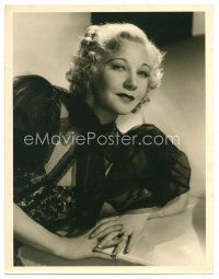 1e717 UNA MERKEL deluxe 10x13 still '30s leaning on a table with a half smile by Ted Allen!