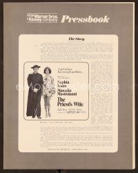 1f564 PRIEST'S WIFE pressbook '71 sexy Sophia Loren walks with religious Marcello Mastroianni!