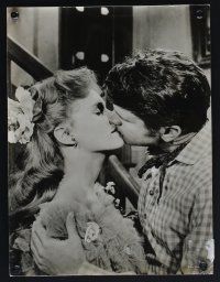 1f194 THESE THOUSAND HILLS 2 10x13.5 stills '59 Don Murray & Lee Remick kissing and eying each other