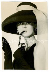 1m001 BREAKFAST AT TIFFANY'S 5x7.25 still '61 Hepburn in classic pose with sunglasses in mouth!