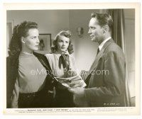 1m499 I LOVE TROUBLE 8x10 still '47 Franchot Tone questions Janis Carter while Janet Blair watches!