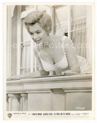 1m601 MARILYN MONROE 8x10 still '57 c/u leaning over balcony from The Prince & The Showgirl!