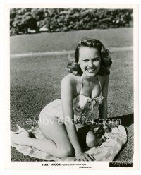 1m766 TERRY MOORE 8x10 still '40s great close up in sexy swimsuit kneeling on grass!