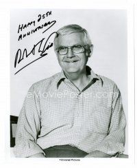 1y225 ROBERT WISE signed candid 8x10 still '75 waist-high smiling portrait of the great director!