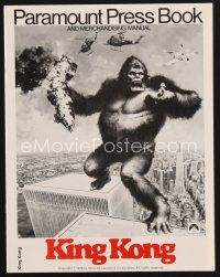 1y131 KING KONG pressbook '76 John Berkey art of BIG Ape on the Twin Towers!