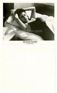 2a027 ANNA MAGNANI 8x10 still '58 c/u of the Italian actress laying on bed from Hell in the City!