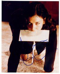 2e276 MAGGIE GYLLENHAAL signed color 8x10 REPRO still '00s great wacky portrait from Secretary!