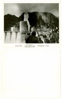 2k062 AMAZING COLOSSAL MAN 8x10 still '57 soldiers attack giant Glenn Langan by Hoover Dam!