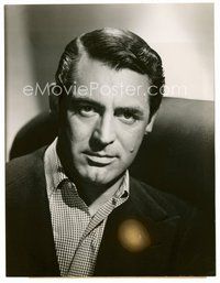 2k182 CARY GRANT 7.25x9.5 still '47 head & shoulders c/u from The Bachelor and the Bobby-Soxer!