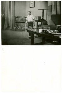 2k394 INCREDIBLE SHRINKING MAN 7x9.5 still '57 special fx image of Grant Williams getting smaller!