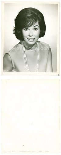 2k523 MARY TYLER MOORE 8x10 still '67 smiling portrait with pearls from Thoroughly Modern Millie!
