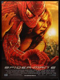 2w168 SPIDER-MAN 2 French 1p '04 best c/u of Tobey Maguire in costume & Kirsten Dunst, Sam Raimi