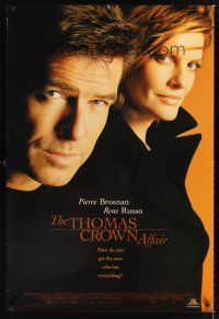 2y726 THOMAS CROWN AFFAIR video 1sh '99 cool close up image of Pierce Brosnan & sexy Rene Russo!