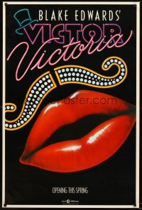 2z819 VICTOR VICTORIA teaser 1sh '82 Julie Andrews, Blake Edwards, cool lips & mustache art!