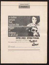 3a249 FIVE MILES TO MIDNIGHT pressbook '63 Le Couteau dans la Plaie, Sophia Loren & Anthony Perkins!