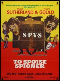 3b645 SPYS Danish '74 wacky cartoon art of Elliott Gould & Donald Sutherland!