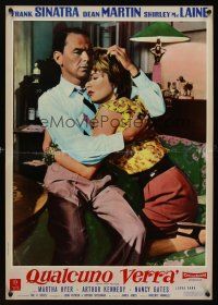 3b020 SOME CAME RUNNING Italian photobusta '59 romantic image of Frank Sinatra & Shirley MacLaine!