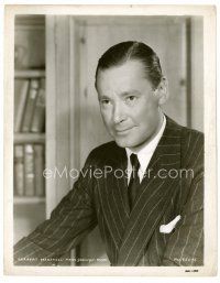 3k328 HERBERT MARSHALL 8x10.25 still '30s great close portrait of the actor wearing suit & tie!
