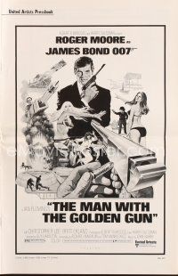 3w352 MAN WITH THE GOLDEN GUN pressbook '74 art of Roger Moore as James Bond by Robert McGinnis!
