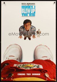 3y450 HONEY I BLEW UP THE KID teaser DS 1sh '92 great image of Rick Moranis about to be stepped on!