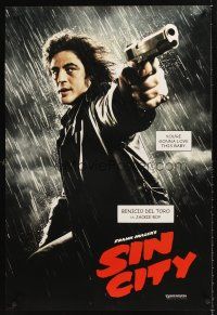 3y748 SIN CITY teaser DS 1sh '05 graphic novel by Frank Miller, cool image of Benicio Del Toro!