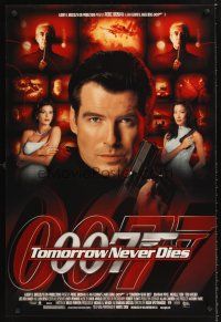 3y826 TOMORROW NEVER DIES 1sh '97 Pierce Brosnan as Bond, Michelle Yeoh, sexy Teri Hatcher!