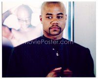 3z494 CUBA GOODING JR. signed color 8x10 REPRO still '02 c/u with poster of himself in background!
