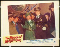 3z082 MIRACLE OF MORGAN'S CREEK signed LC #8 '43 by Eddie Bracken, who's puzzled by William Demarest
