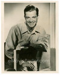 3z357 DANA ANDREWS signed 8x10 still '40s great smiling portrait sitting backwards in chair!
