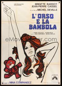 4a201 BEAR & THE DOLL Italian 1p '69 great art of sexy Brigitte Bardot & teddy bear by DeRossi!