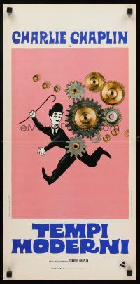 4e703 MODERN TIMES Italian locandina R72 image of Charlie Chaplin running with gears in background!
