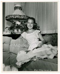 4h678 TERRY MOORE candid 8x10 still '48 relaxing in her newly decorated room by Cronenweth!