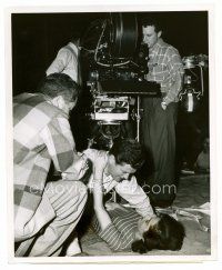 4h691 TO THE VICTOR candid 8x10 still '48 Delmer Davies directs Morgan & Lindfors by Buerring!