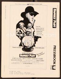 5e331 FAMILY PLOT pressbook '76 from the mind of devious Alfred Hitchcock, Karen Black, Bruce Dern