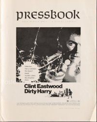5e325 DIRTY HARRY pressbook '71 great c/u of Clint Eastwood pointing gun, Don Siegel crime classic