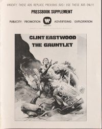 5e335 GAUNTLET pressbook '77 great art of Clint Eastwood & Sondra Locke by Frank Frazetta!