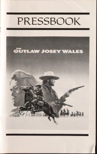 5e373 OUTLAW JOSEY WALES pressbook '76 director & star Clint Eastwood is an army of one!