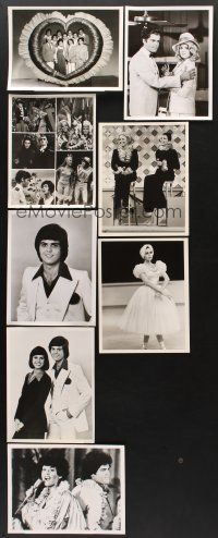 5h021 LOT OF 10 OSMOND BLACK & WHITE TV STILLS '70s Donny & Marie with the whole family!