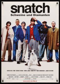5j317 SNATCH DS German '00 cool image of Brad Pitt, Jason Statham, Benicio Del Toro & cast!