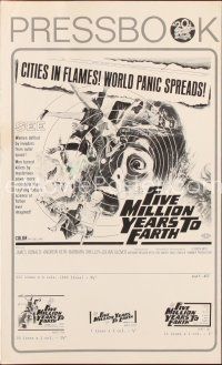 5m351 FIVE MILLION YEARS TO EARTH pressbook '67 cities in flames, world panic spreads!