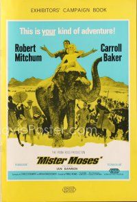 5s392 MISTER MOSES English pressbook '65 Robert Mitchum & Carroll Baker are stealing Africa!