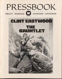5s373 GAUNTLET pressbook '77 great art of Clint Eastwood & Sondra Locke by Frank Frazetta!