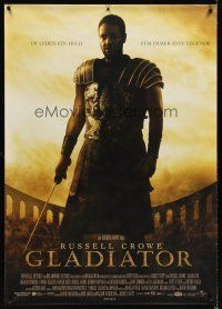 5w491 GLADIATOR German 33x47 '00 cool full-length image of Russell Crowe, directed by Ridley Scott
