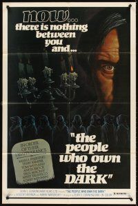 5y585 PEOPLE WHO OWN THE DARK 1sh '76 Spanish horror, there is nothing between you and them now!
