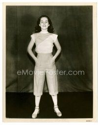 6c096 AUDREY TOTTER candid 8x10 still '40s cute photo in pedal pushers & polo shirt!