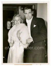 6c164 CARY GRANT/GINGER ROGERS 7x9.25 news photo '37 at a movie premiere & she looks pretty drunk!